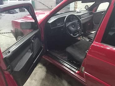 Mercedes-Benz 190: 0.2 l | 1990 il Sedan — 4