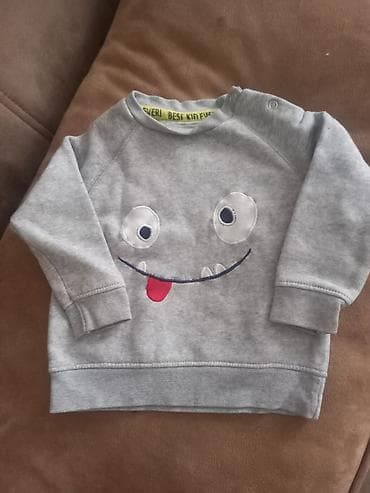 Uşaq sviteri – boz rəngli, ön hissədə şən “canavar”/smayl aplikasiyası