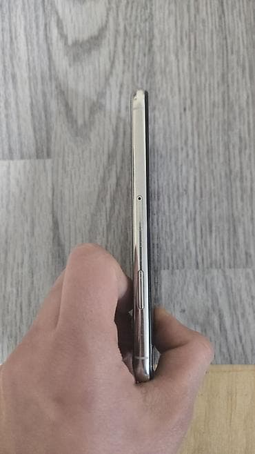 telefon a11: IPhone 11 pro 256 yaddaş 79 pil . Problemlər : -Ekran dəyişib -Zəng — 3