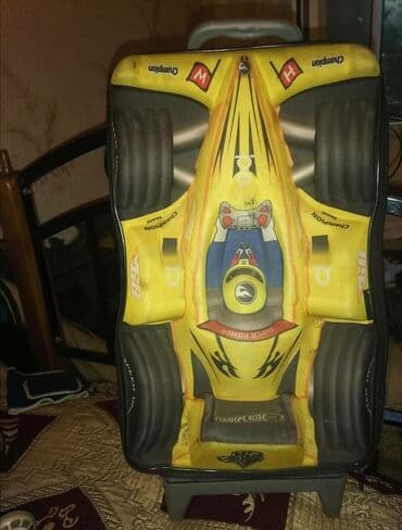 mekteb levazimatlari: Uşaqlar üçün "Formula 1" avtomobili dizaynında olan təkərli çamadan — 3