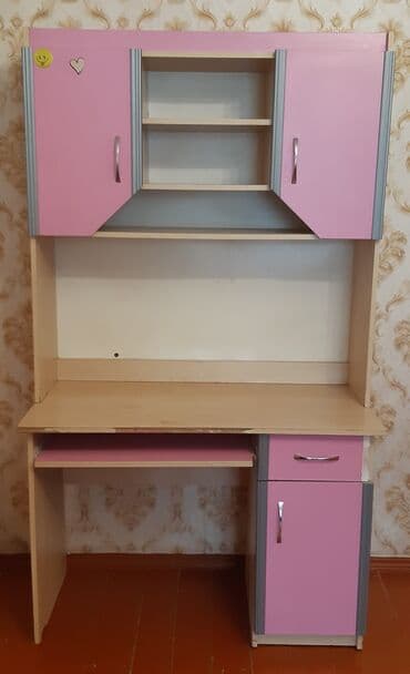 idmanci oglan sekilleri: Qız üçün, Siyirməli, Yazı masası, Stulsuz — 1