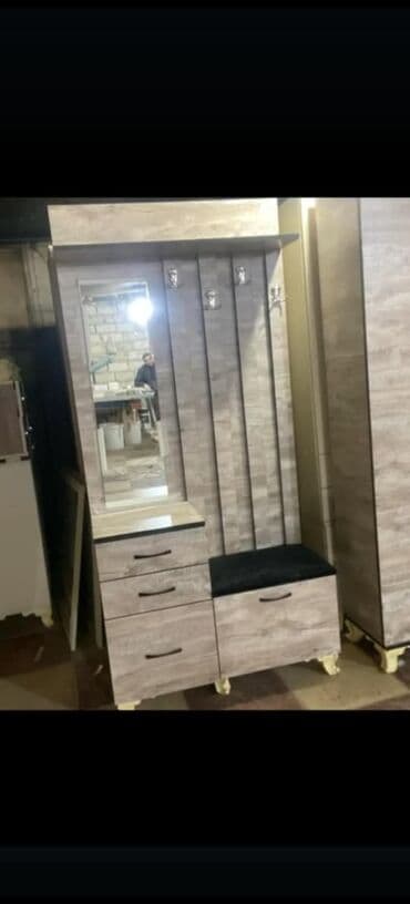 Açılan, 3 qapılı Düz dolab, Dəhliz dolabı