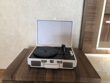 Avtomobil modelləri: Retro patefon val oxudan. Yenidir. Kiçik əziyi var. Ona görə bu — 2