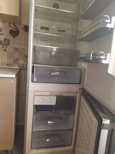 iki kameralı soyuducu: Gümüş rəngli iki qapılı soyuducu - Üst hissə soyuducu, alt hissə — 2