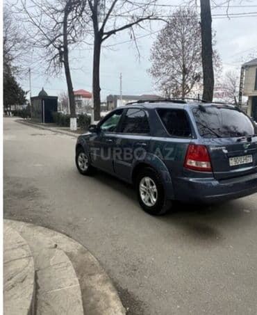 qadınlar ucun maşınlar: Kia Sorento: 2.4 l | 2005 il Ofrouder/SUV — 4