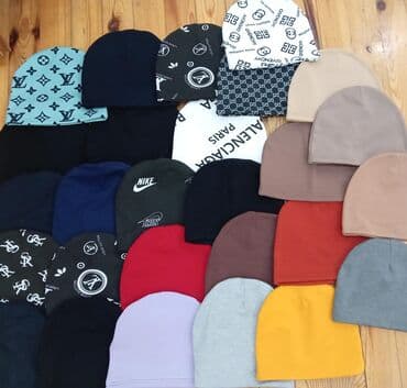 Papaqlar reng bə rəng 2 üzlüdür yəni her iki terefinə taxmaq olur əldə