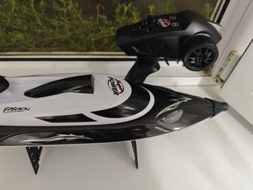 Hovuzlar: Pultla işləyən gəmi 35km/saat sürətlə hərəkət edir. Tərs çevrildikde — 3