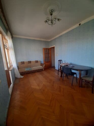 bakıxanov qəsəbəsi kiraye: Satılır: işıqlı, geniş zal otağı Bakıxanovda İcranın arxasında 7/9 — 4