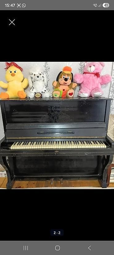 Upright pianino – klassik qara korpuslu, dekorativ oyma naxışlı qabaq — 2