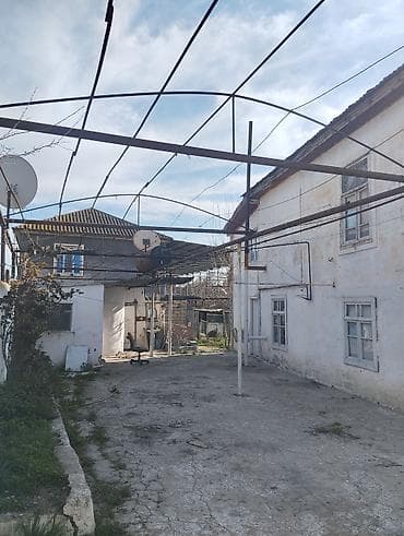 ucuz heyet evi: Ikimərtəbəli həyət evi və geniş torpaq sahəsi 6 sot 1 sot 120.000 — 2