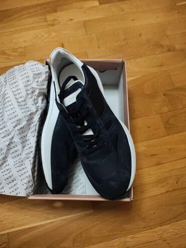 Tünd göy rəngli idman ayaqqabısı (krossovka). Yenidir heç lalafo.az -da Tünd göy rəngli idman ayaqqabısı (krossovka). Yenidir heç