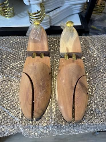 Бытовая химия: Təbii ağacdan ayaqqabı qəlibi (shoe tree). Ayaqqabının formasını — 2