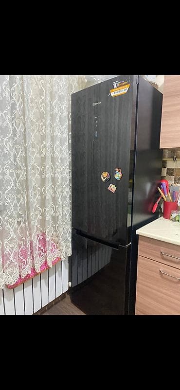 qaz sobası 4 goz: 2 qapılı Indesit Soyuducu Satılır, rəng - Qara — 1