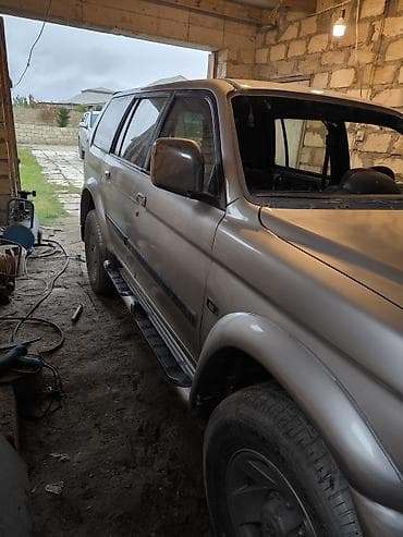 Ehtiyat hissələri: Mitsubishi Pajero/Montero (5 qapılı SUV) – Qabaq potbires qoyulmali — 8