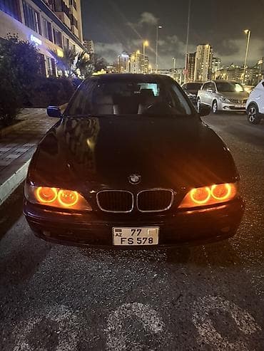 BMW 5 Series E39 sedan - Kuzov: 4 qapılı sedan, tünd mavi rəng -