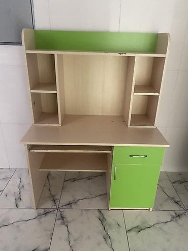 Kompyuter/Masa üstü iş masası – üst rəfli model - Material