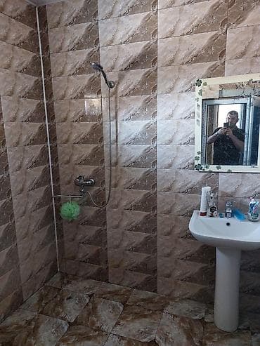 gencede ev: Satılır: daş hasarla əhatələnmiş həyət evi və torpaq sahəsi — 10