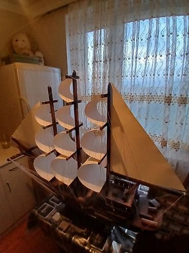 gəmi: Taxta yelkənli gəmi maketi - Material: cilalanmış ağac gövdə, taxta — 1