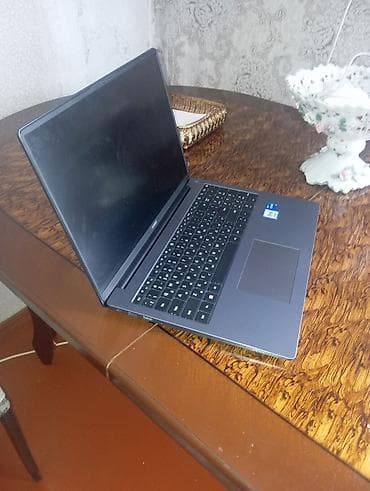 Ace - Ekran: təxminən 15.6" geniş ekran, nazik çərçivə - Klaviatura