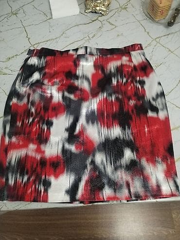 etekler: Qadın ətəyi – qısa, dar kəsim - Rəng və naxış: qara-qırmızı-ağ — 1