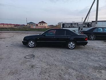spacer mercedes: Mercedes-Benz E-Class: 3.2 l | Sedan — 5
