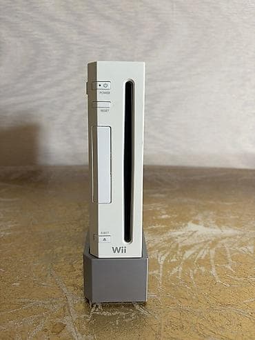 mac mini m4: Nintendo Wii PAL tam işlək vəziyyətdədir. Dəst şəkildə görünən bütün — 9