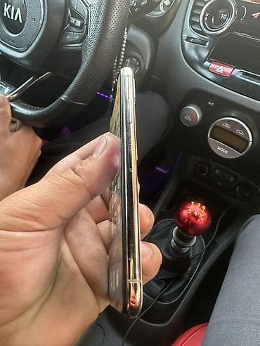 ekran sekilleri iphone: IPhone Xs, Qızılı, Qırıq — 3