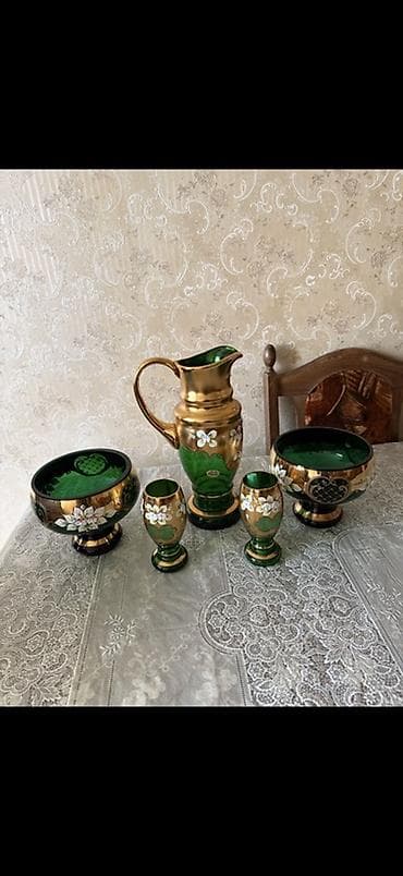 Bohém üslubunda şüşə serviz dəsti, Cexiya - Rəng: yaşıl və qızılı — 1