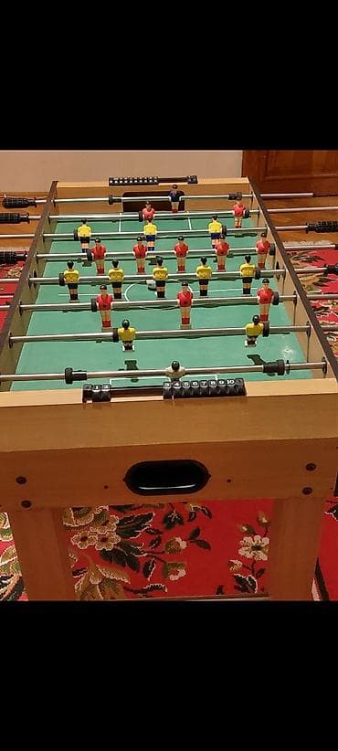 Stolüstü futbol (foosball) masası böyük ölçüdə - Tam ölçülü oyun