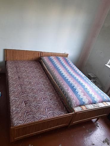 Ev və bağ: İki ədəd tək nəfərlik taxta çarpayı dəsti - Material: taxta karkas — 2