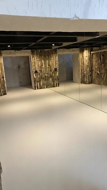 Sahil metrosunun yaxınlığında, şəhərin ən prestijli və aktiv biznes