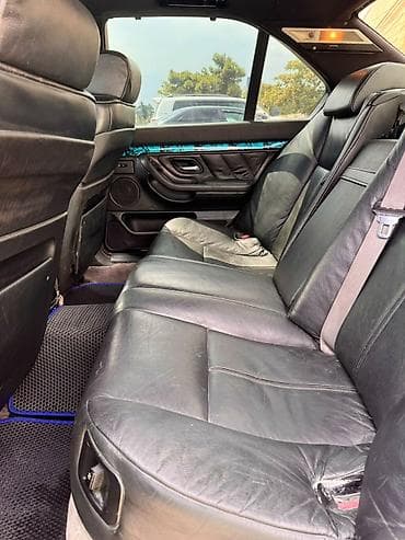 tesla model s: BMW 7 series: 3.5 l | 1996 il Sedan — 4