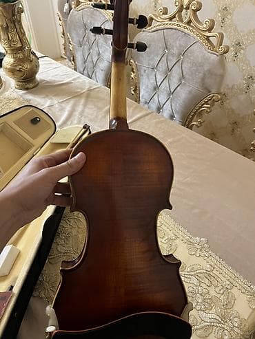 zerb aletleri: Skripka dəsti – 4/4 ölçü Tam komplekt: - 4/4 ölçülü skripka (tam — 6