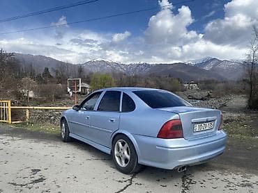 e 3 2: Opel Vectra B sedan - Kuzov: 4 qapılı sedan, açıq göy rəng - — 2