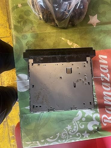 iphone 8 ekrani: Avtomobil multimedia başlıq qurğusu (2-DIN) Xüsusiyyətlər: - Ön — 3