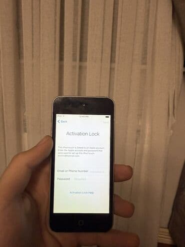 Микрофоны: Apple iPod touch (gümüşü korpus) Xüsusiyyətlər: - Apple iPod touch — 3