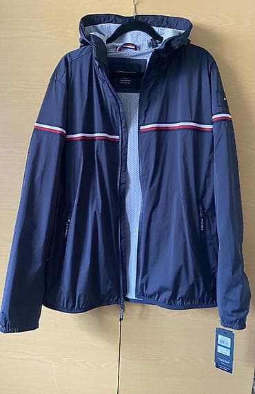 Kurtkalar: Tommy Hilfiger kişi üçün yüngül küləkdən sudan qoruyan yungul kurtka — 1