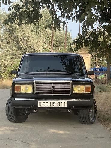 maşınlar 07: VAZ 2107 klassik sedan - Rəng: qara, xrom detallı ön barmaqlıq və — 1