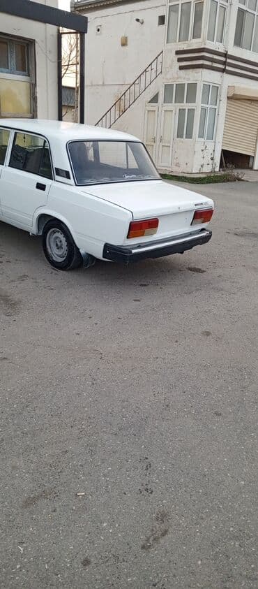 chevrolet niva 2019: LADA 2107, ağ rəngli sedan Xüsusiyyətlər: - Kuzov: 4 qapılı sedan, ağ — 4