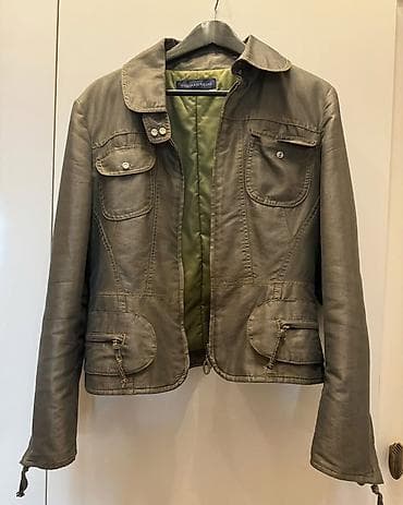 baş geyimi: Trussardi Jeans qadın gödəkçəsi - Model: TRS Evolution xətti, Made in — 1