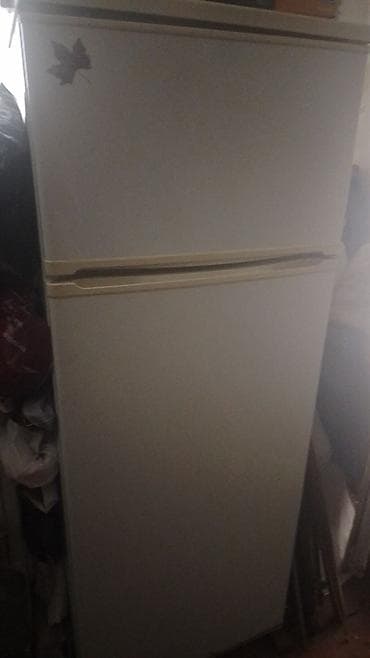 İki qapılı soyuducu - Yuxarıda dondurucu, aşağıda əsas soyutma