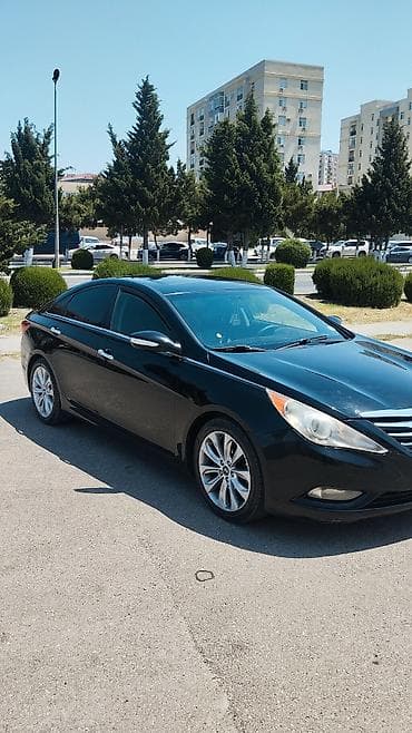 sonata yan guzgu: Hyundai Sonata sedan - Kuzov: qara rəng, 4 qapı, aerodinamik xətlər — 1