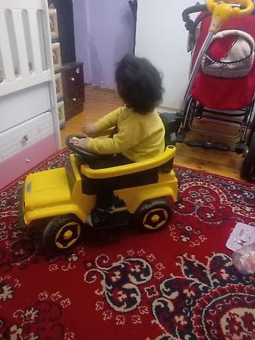 usaq oyuncaqları mağazası: Uşaq üçün minik maşını – sarı rəngdə “jeep” tipli ayaqla sürülən — 1