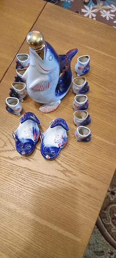 karaca: Balıq formalı farfor içki dəsti - Tərkib: 1 ədəd böyük karaf (balıq — 1