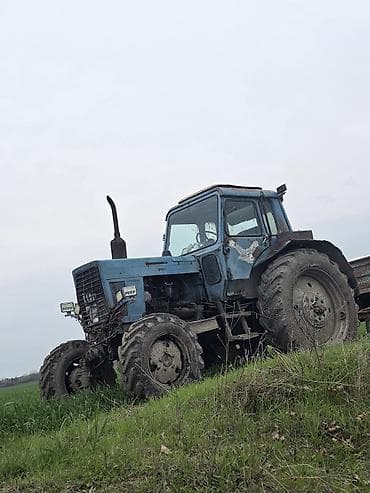 vaz 2106 kuzası: Mavi rəngdə kənd təsərrüfatı traktoru. Bu traktor geniş təkərlərə — 3