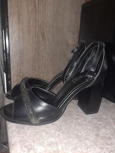 səndəl: Ayaq biləyi qayışlı, qara rəngli "Merlin" brendinə məxsus qadın — 1