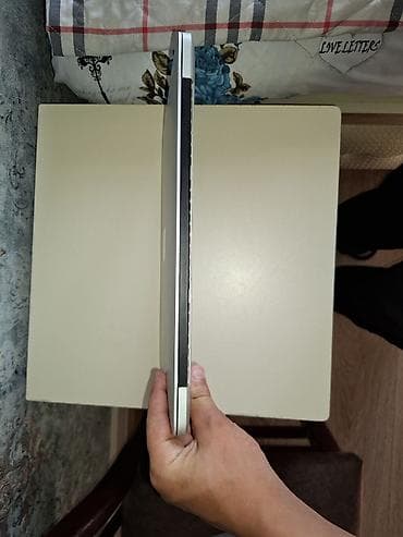 macbook pro 2017: Salam 1.İl İşlənib Heç Bir Problemi Yoxdur. Dəyişən Detal Yoxdu Təcili — 2