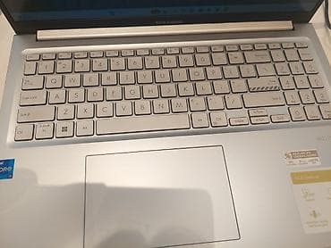 poco 6: ASUS Vivobook noutbuku - Gümüşü rəngdə korpus, yüngül və zərif dizayn — 3
