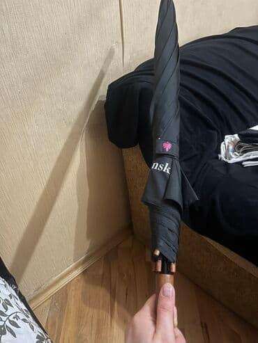 Klassik çətir – qamış tipli, qara rəng. - Uzun saplı, taxta dəstək və