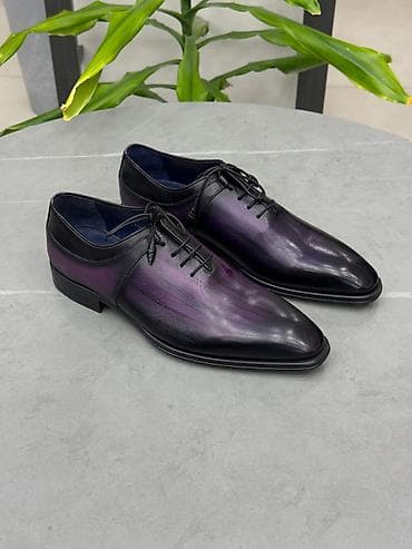 derin dondrcu: Kişi klassik ayaqqabısı – bağlamalı, zərif “Oxford” üslubu. - — 2